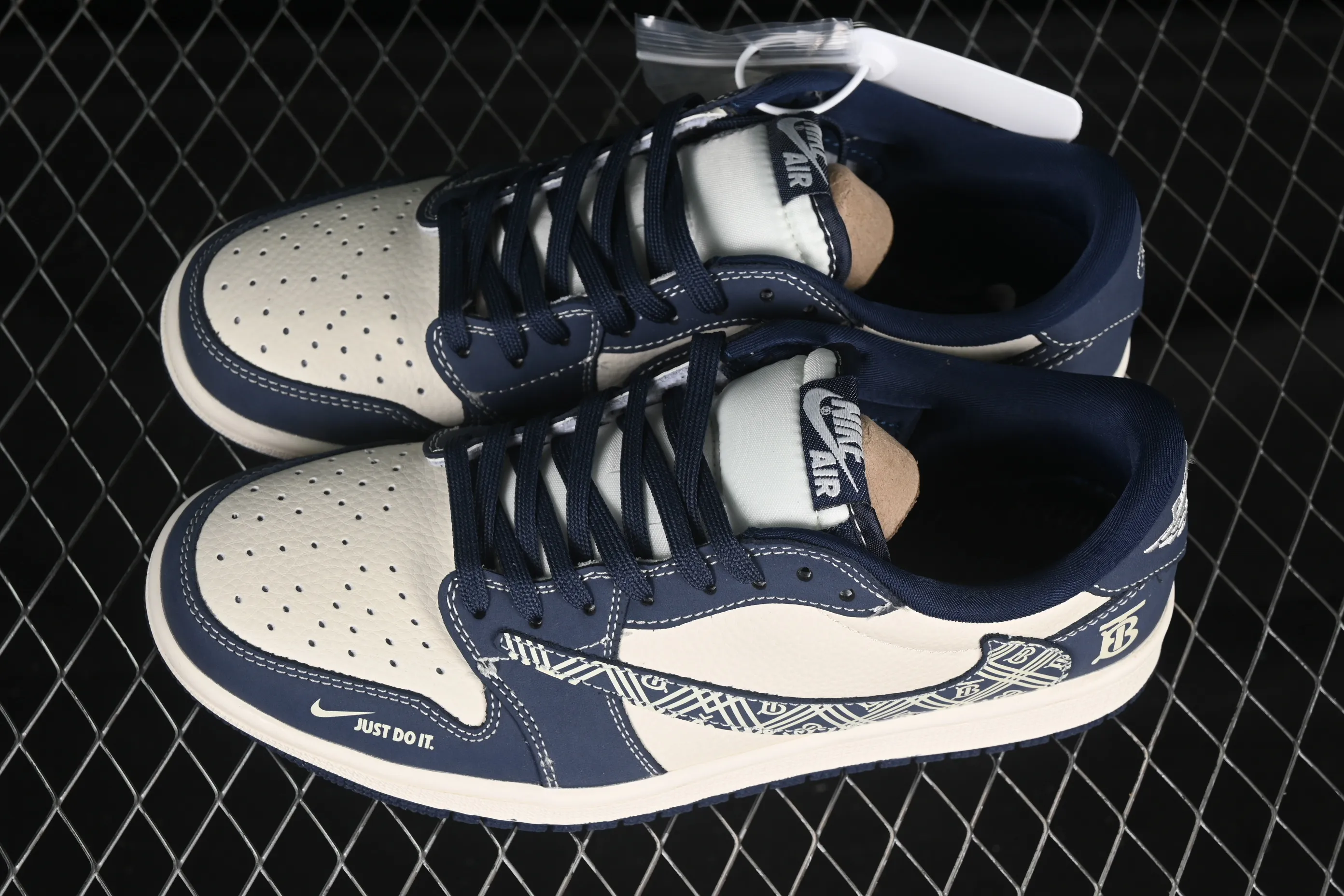 All categories Air Jordan Jordan series basketball shoes Air Jordan 1 Low High-end customized low-top sneakers Travis Scott x Fragment Design x Air Jordan 1 Low OG SP AJ1 Burberry co-branded dark blue pattern hook low-top cultural casual sneakers LD2025-014